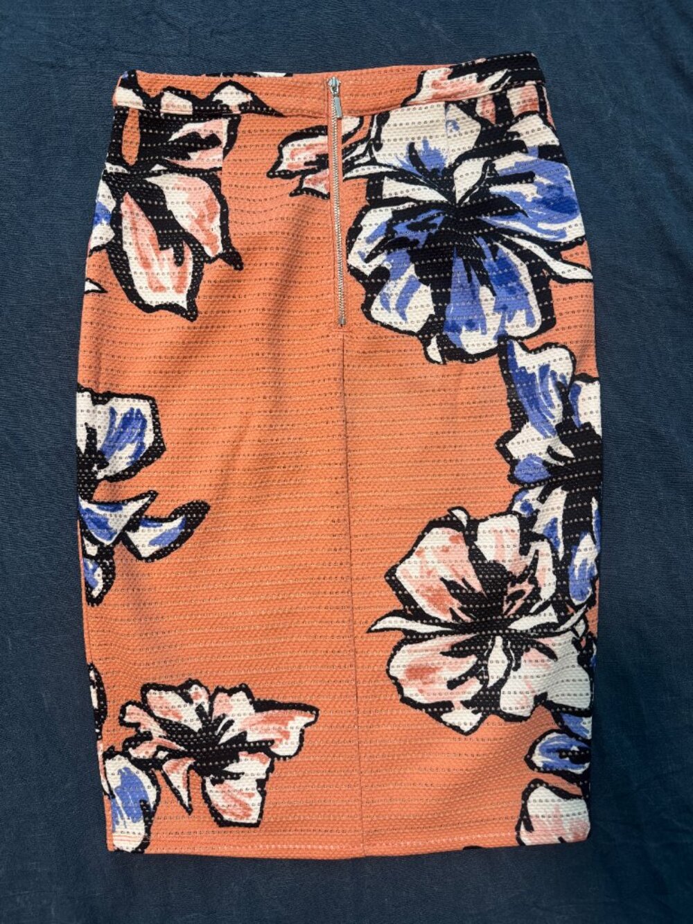 Bar III Floral Pencil Skirt Coral Blush Blue Textured Knit Size S - Picture 2 of 3